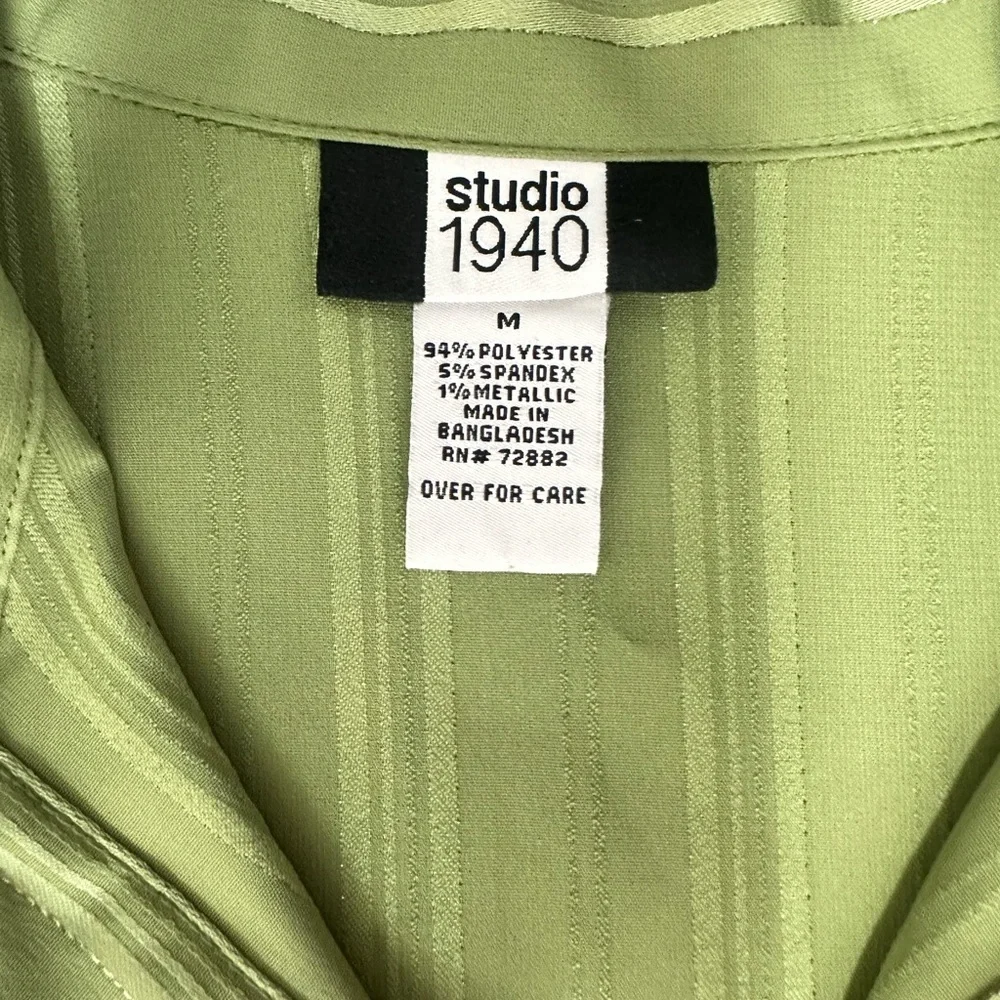 Studio 1940 beautiful green with gold metallic detail fitted sleeveless blouse​
